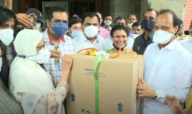 उपमुख्यमंत्री तथा जिल्ह्याचे पालकमंत्री अजित पवार यांच्या हस्ते ऍक्युरेट गेजिंगच्या एजिमेड विभागाने तयार केलेल्या भारतातील पहिल्या मोबाइल ऑक्सिजन प्लॅन्ट