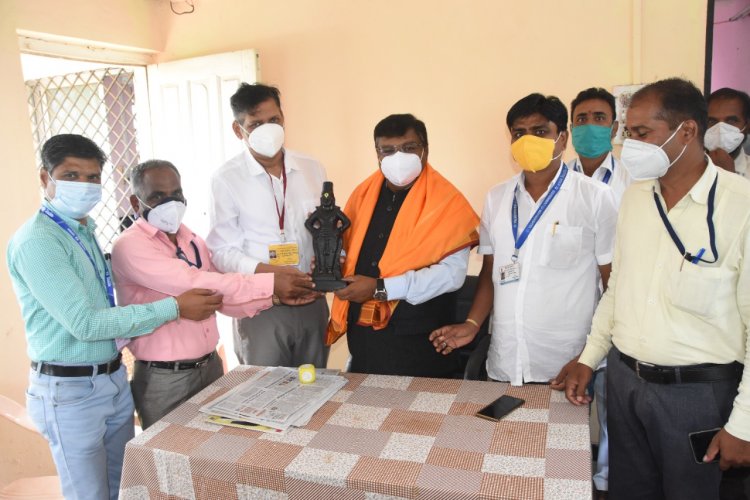 सचिव दिलीप पांढरपट्टे यांची पंढरपूर उपमाहिती कार्यालयाला भेट  आषाढी वारीच्या कामाबाबत केले कौतुक