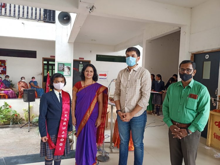कर्मयोगी विद्यानिकेतन सेमी इंग्लिश स्कुल पंढरपूर येथे  “इन्व्हेस्टीचर सेरेमनी” उत्साहात साजरी