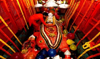 प्रयाग संगम हनुमान मंदिर जंहा प्रतिमा लेटी हुई है