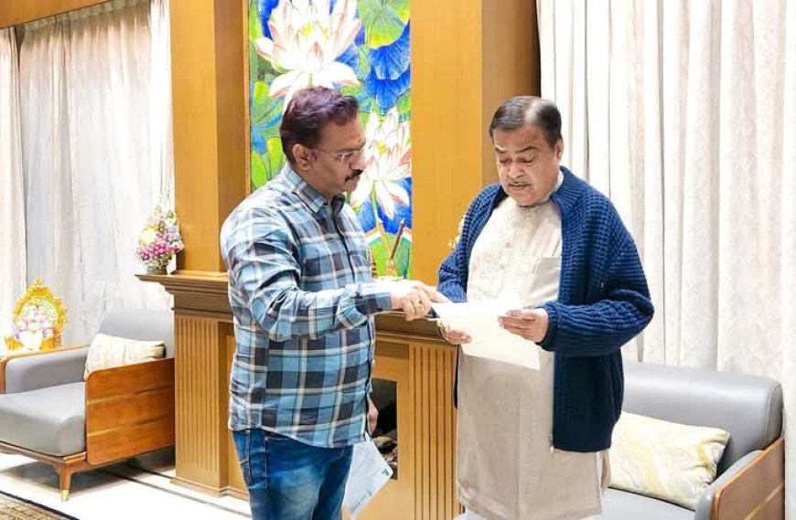 केंद्रीय मंत्री नितीन गडकरी यांची भेट घेऊन मतदारसंघातील रस्त्यांसाठी निधी उपलब्ध करून देण्यासाठी केली मागणी