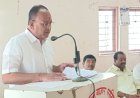 पंढरपूर येथे लेबर फेडरेशनच्यावतीने आयोजित कार्यक्रमात मजूर संस्थेच्या सभासदांना भेट वस्तू देऊन सन्मानित