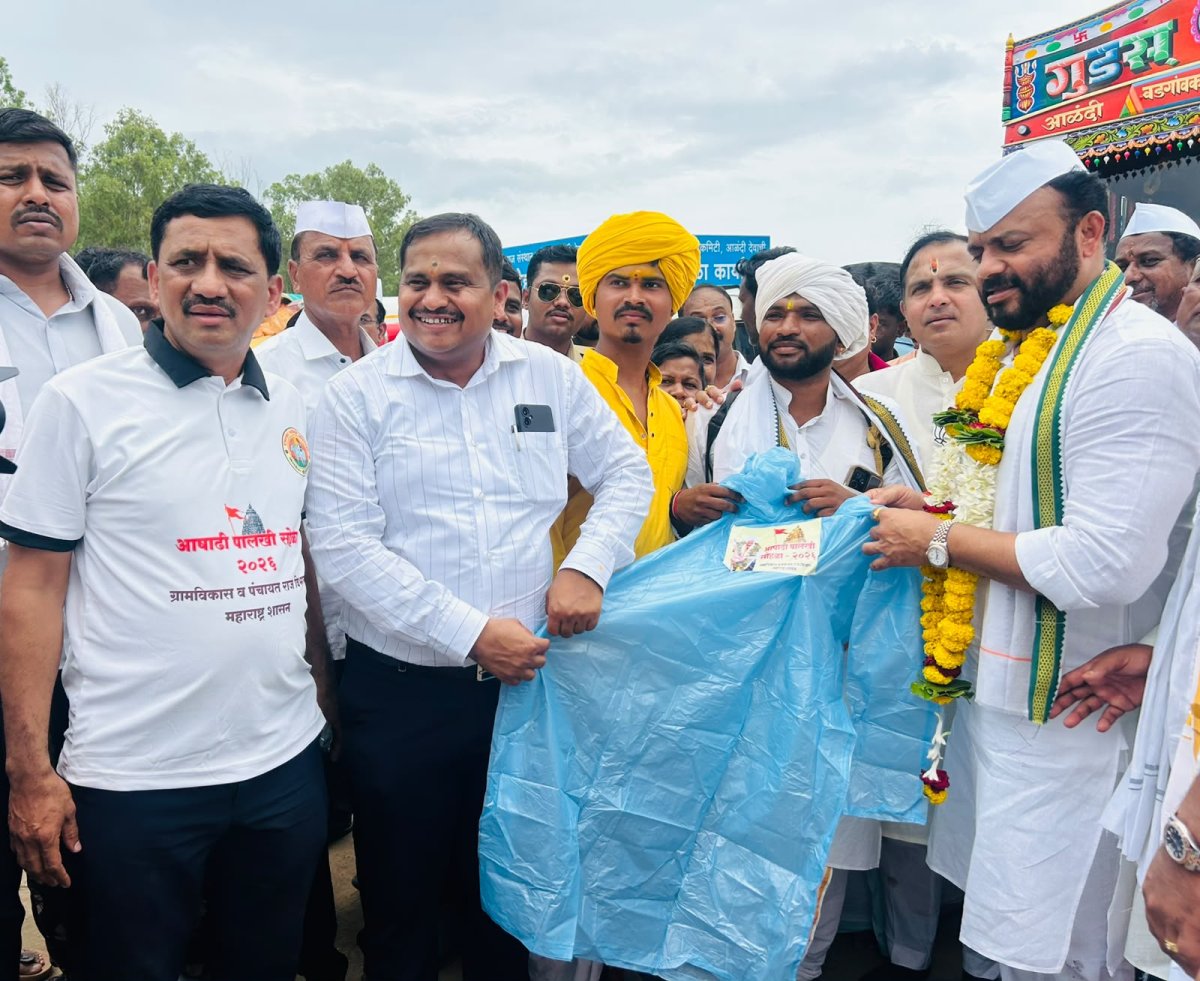 उपमुख्यमंत्री एकनाथ शिंदे यांनी घेतले श्री विठ्ठल-रुक्मिणी मातेचे मुखदर्शन