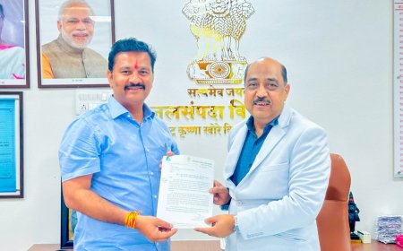 आमदार अभिजीत पाटील यांनो सिना-माढा उपसा सिंचन योजनेच्या विविध प्रश्नासाठी पुण्यातील कार्यकारी अभियंता यांची घेतली भेट